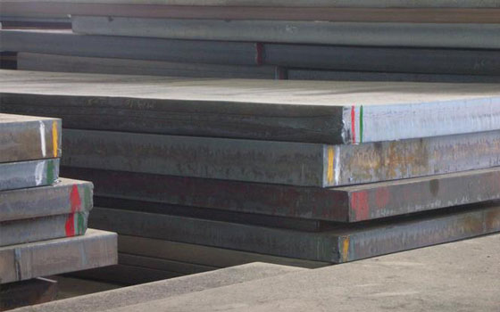What is the difference between carbon steel and alloy steel?