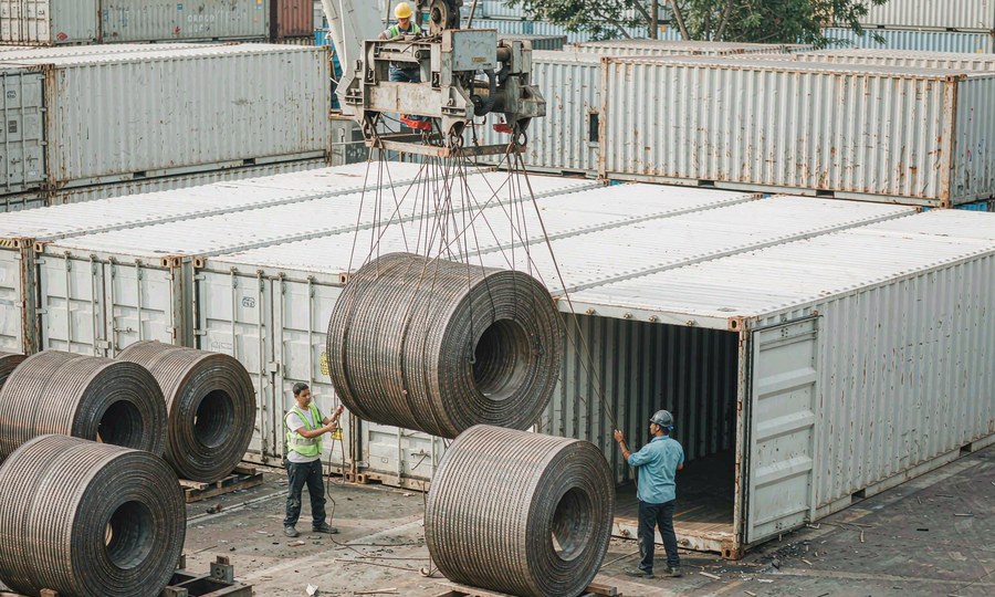 Loading a Container of Steel: What Actually Keeps 27 Tonnes in Place