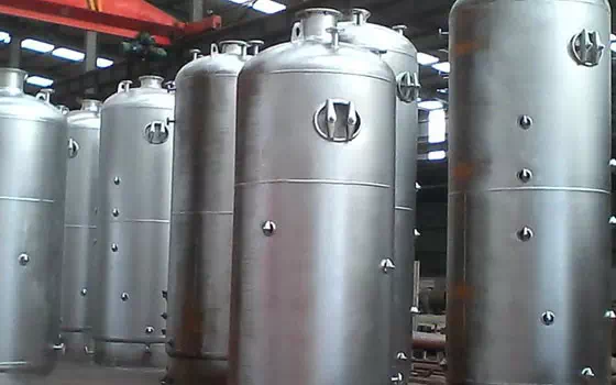 What are the characteristics of stainless steel plates for boilers?