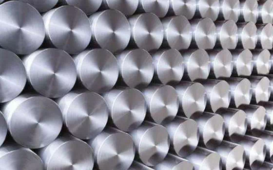 What effect does the amount of carbon content have on the properties of steel?