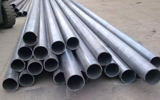 how much carbon is in carbon steel pipe?
