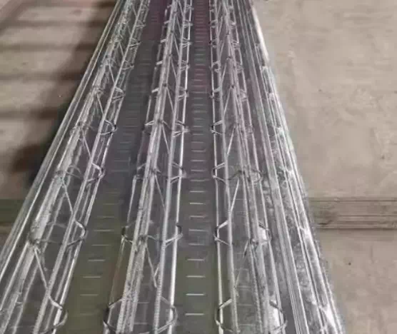 Modular roof floor slab reinforced truss floor deck for concrete pouring